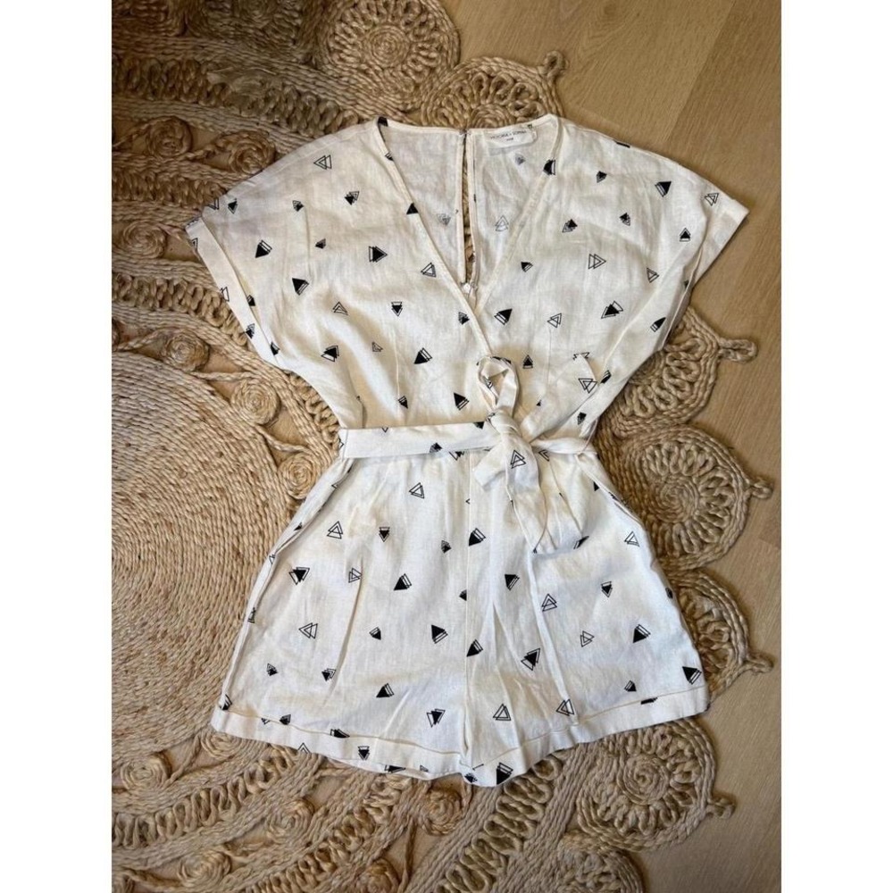 Victoria + Sophia White Black Triangle Print Linen‎ Romper